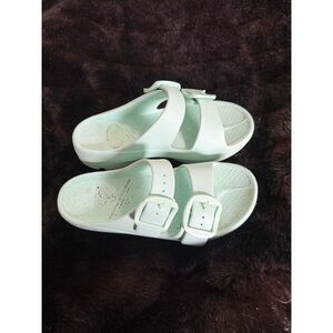 TELIC Women's Boise Bliss Seafoam Green/Green Buckle Sandals S 8 Shoes